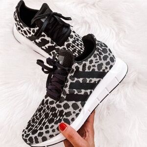 Adidas Swift Run Black Carbon Leopard Spot Athletic Running shoes EUC with box